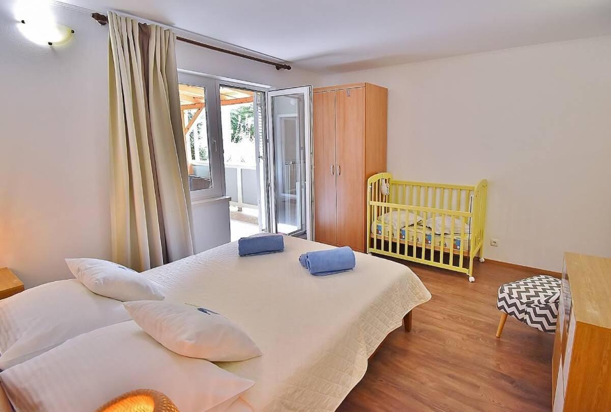 Apartments Ruzica Banjol Exterior foto