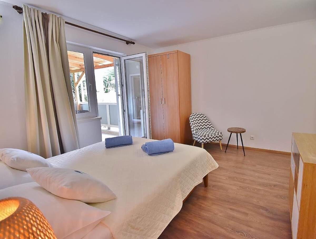 Apartments Ruzica Banjol Exterior foto