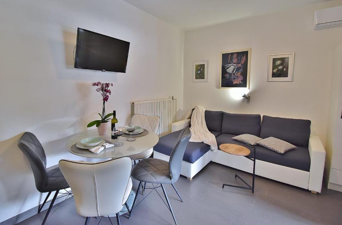 Apartments Ruzica Banjol Exterior foto